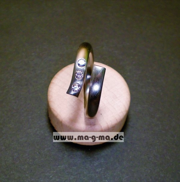 Designer - Ring geschwungen aus Edelstahl mit Zirkonia, mattiert, 4 mm, Modell Belchen