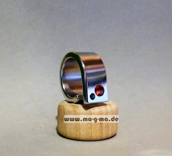 Sondermodell: Designer - Ring aus Edelstahl mit 2 Stück Zirkonia, poliert, 12 mm
