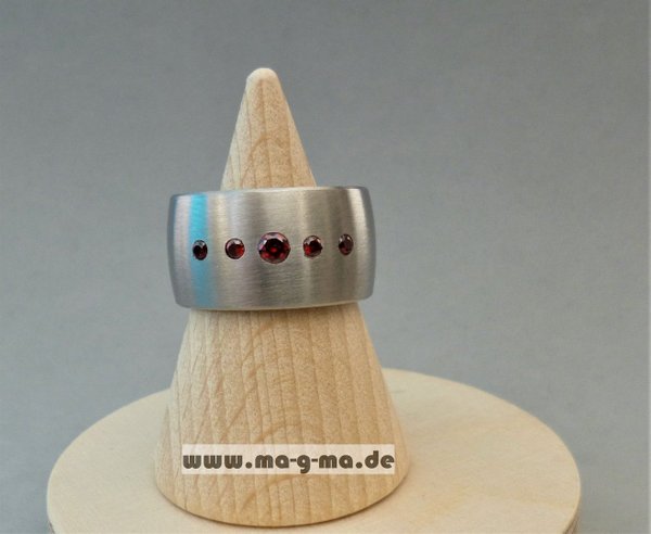 Statement - Designer Ring aus Edelstahl mit 5 Stück Zirkonia, mattiert, 12 mm, Modell Herzogenhorn